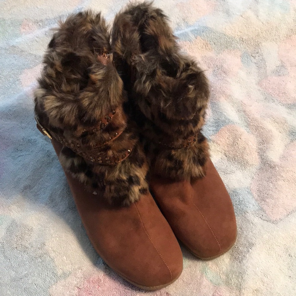 Host Pick Joan Boyd Booties - Picture 7 of 8